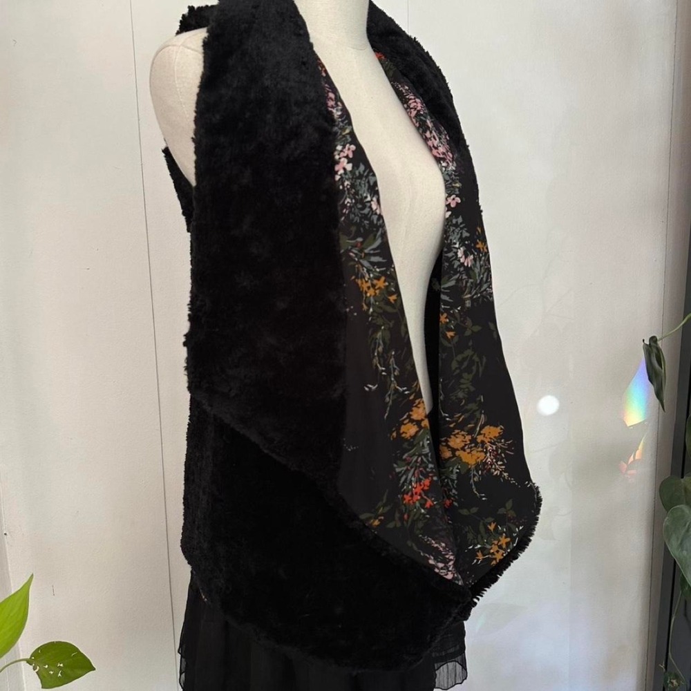 Cupio Signature Black Faux Fur Vest Floral Lining Whimsygoth Large
